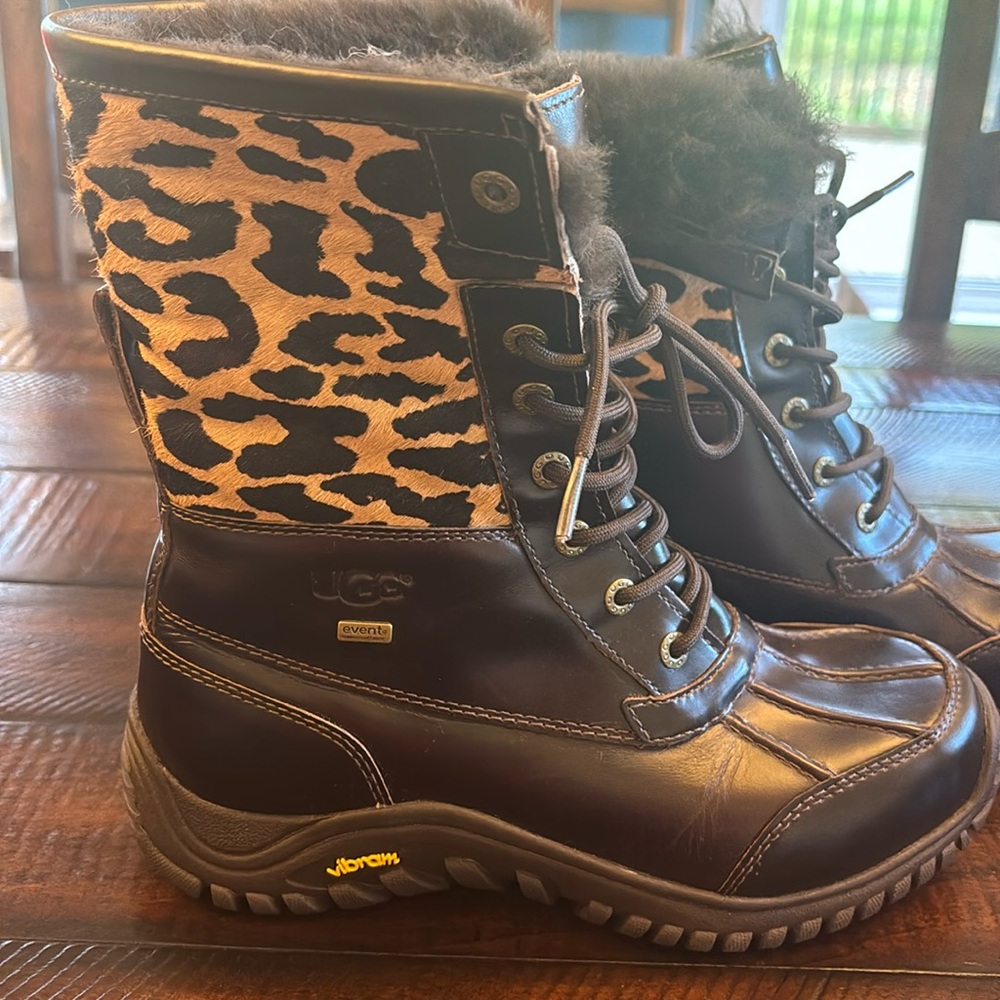 NWOT Adirondack WEATHER PERFORMANCE Womens leopard UGG